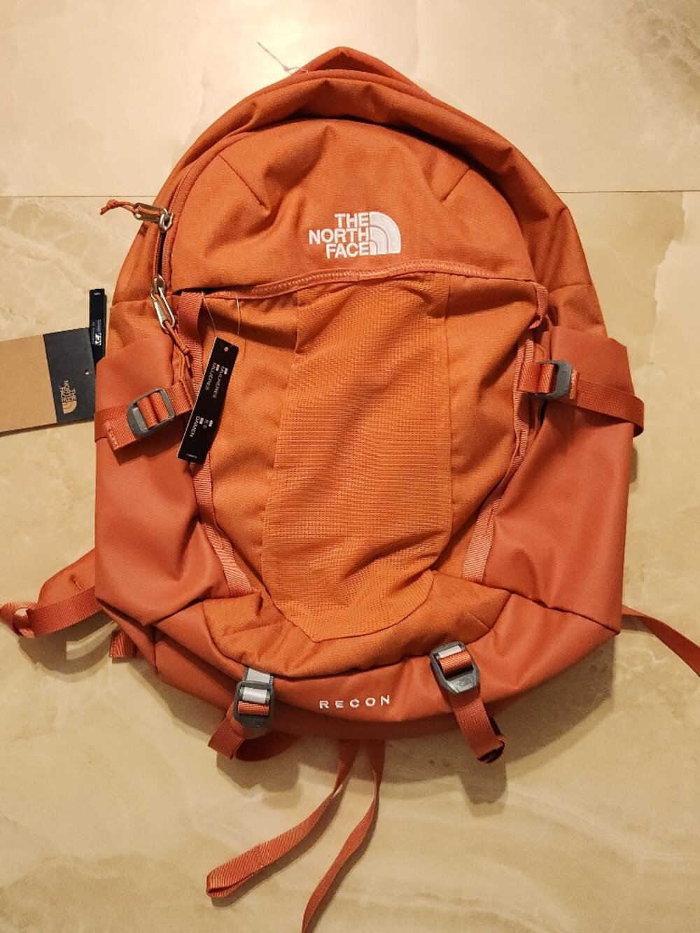 THE NORTH FACE Women's Backpack Recon 30 Liter, Mars Dust Dark